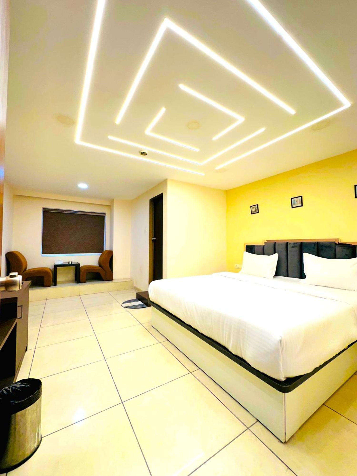 Aundh Elite Stay Пюн Екстериор снимка
